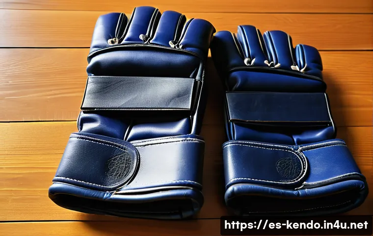 검도 장갑 종류와 선택법 - A close-up, highly detailed image of a pair of kendo gloves made from natural leather, featuring thi...